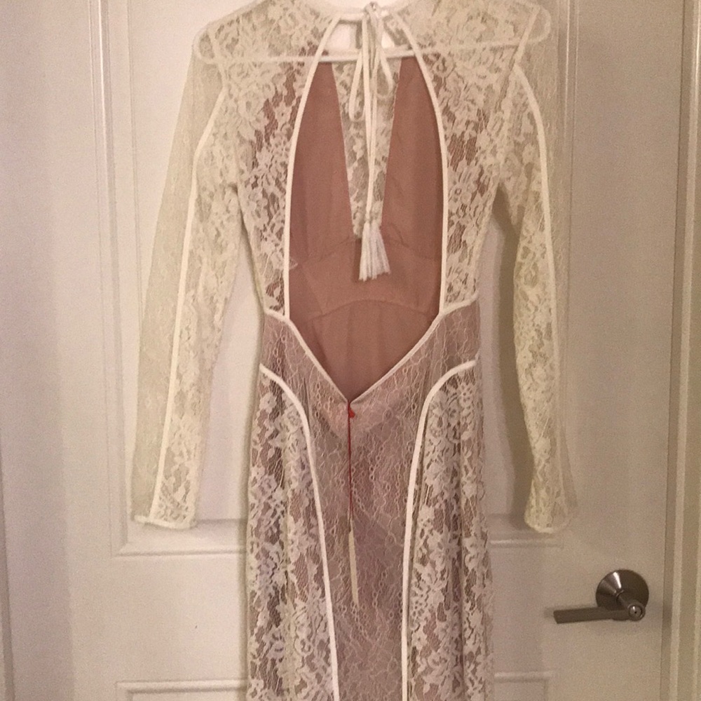 Lace floor length dress - Picture 3 of 4